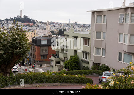 Vue depuis le haut de Lombard Street. Aug, 2016. San Francisco, Californie, États-Unis. Banque D'Images