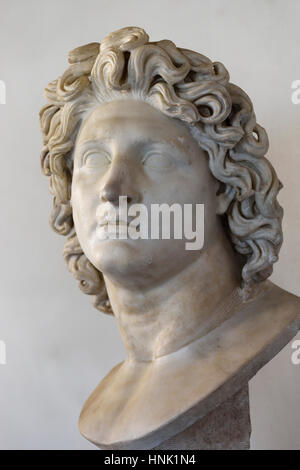 Rome. L'Italie. Portrait en buste d'Alexandre le Grand (356-323 avant J.-C.) comme le dieu du soleil Hélios, Musées du Capitole. Musei Capitolini. Copie romaine après un Banque D'Images