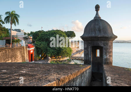 Guérite PORTE DE VILLE PASEO LA PRINCESA, PROMENADE LA VIEILLE VILLE DE SAN JUAN PUERTO RICO Banque D'Images