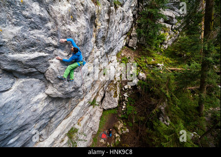 L'escalade à Golubinjak, Croatie Banque D'Images