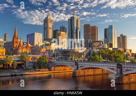 Melbourne. Image paysage urbain de Melbourne, l'Australie au cours de l'été le lever du soleil. Banque D'Images