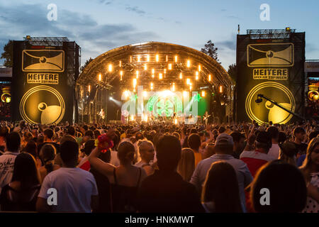 Le folk irlandais-punk Renaud de Los Angeles, USA, avec le leader du groupe Dave King live à la 25e Heitere Banque D'Images