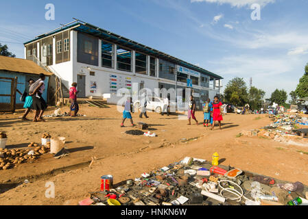 Dans le centre-ville de Kibera Kibera, il donne accès à l'eau potable, des douches et des installations de lavage pour les résidants, Nairobi, Kenya Banque D'Images