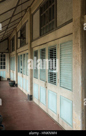 Crag hotel - hôtel abandonné et l'école, l'île de Penang, Malaisie Banque D'Images