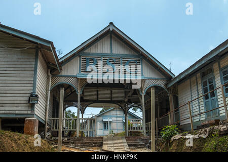 Crag hotel - hôtel abandonné et l'école, l'île de Penang, Malaisie Banque D'Images