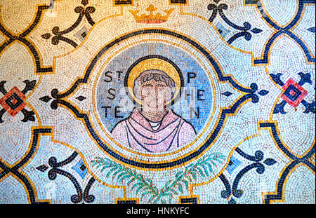 Londres, Angleterre, Royaume-Uni. Église de St Stephen'Wabrook - mosaïque de Saint Stephen dans l'entrée Banque D'Images