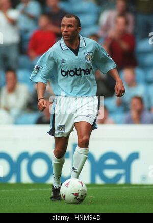 TERRY PHELAN Manchester City FC 04 Octobre 1995 Banque D'Images