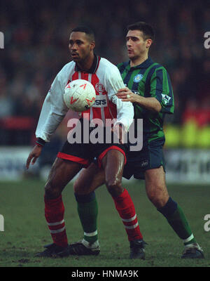 KYLE LIGHBOURNE JOHN PEMBERTON WALSALL V LEEDS UNITED FC 26 Janvier 1995 Banque D'Images