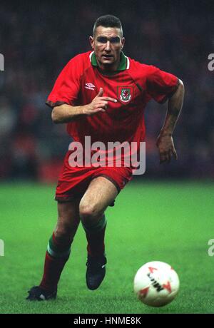 VINNIE JONES WALES & Wimbledon FC 10 Janvier 1995 Banque D'Images