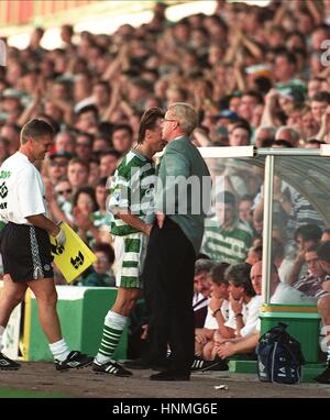 ANDRES THOM & Tommy BURNS CELTIC V NEWCASTLE 05 Août 1995 Banque D'Images