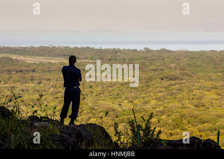 Un garde donne sur le parc national de Nechisar, Arba Minch, Ethiopie Banque D'Images