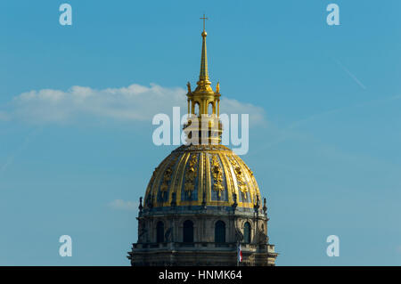 Le dôme doré du dôme des Invalides (les invalides), Paris. un bel exemple de l'architecture baroque française. Banque D'Images