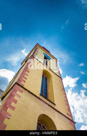 FRANKFURT AM MAIN, ALLEMAGNE - le 19 mai 2016 : Catherine Church. La plus grande église luthérienne de Francfort. Le quartier commerçant entourant est rues, y compris un parking souterrain de la zone piétonne. Banque D'Images