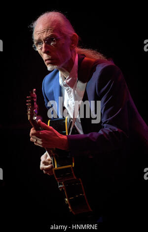 7 février 2017 - Toronto, Ontario, Canada - groupe de rock anglais intitulé 'oui' à la périphérie de croisière. Groupe actuel : Alan White, Billy SHERWOOD, GEOFF DOWNES, JON DAVISON, STEVE HOWE (crédit Image : © Igor Vidyashev via Zuma sur le fil) Banque D'Images