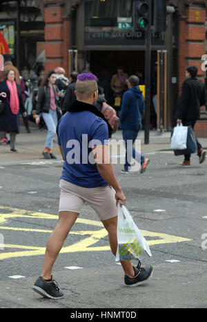 Londres, Royaume-Uni. 14Th Feb 2017. Saint Valentin à Soho. Credit : JOHNNY ARMSTEAD/Alamy Live News Banque D'Images