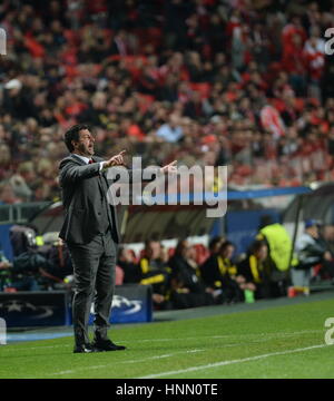 Lisbonne, Portugal. 14Th Feb 2017. L'entraîneur-chef du Benfica Rui Vitoria réagit au cours de la première étape de la ronde de 16 match de la Ligue des Champions entre le Borussia Dortmund et SL Benfica au stade de la Luz à Lisbonne, Portugal, le 14 février 2017. Benfic a gagné 1-0. Credit : Zhang Liyun/Xinhua/Alamy Live News Banque D'Images