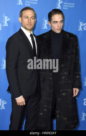 Berlin, Allemagne. 14Th Feb 2017. Charlie Hunnam et Robert Pattinson participant à la "La cité perdue de Z' en première mondiale au 67e Festival International du Film de Berlin/Berlinale 2017 au Zoo Palast le 14 février 2017 à Berlin, Allemagne. Utilisation dans le monde entier | Credit : dpa/Alamy Live News Banque D'Images