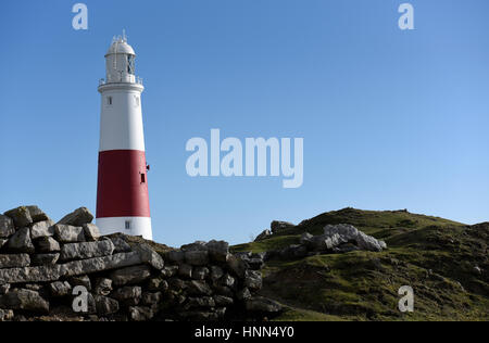 Portland Bill, Dorset, UK. Feb 15, 2017. Météo britannique. Un ciel bleu sur Portland Bill, Dorset aujourd'tempetures avec beaucoup plus élevé qu'au début de la semaine. Crédit : John GURD MEDIA/Alamy Live News Banque D'Images