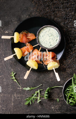 Apéritif au saumon fumé et pommes de terre Banque D'Images