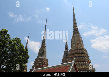 Les pagodes et Stupas dans le Temple de Wat Pho à Bangkok, Thaïlande Banque D'Images