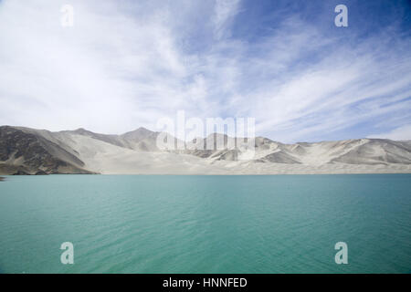 Le paysage de lac Baisha, Xinjiang, Chine Banque D'Images