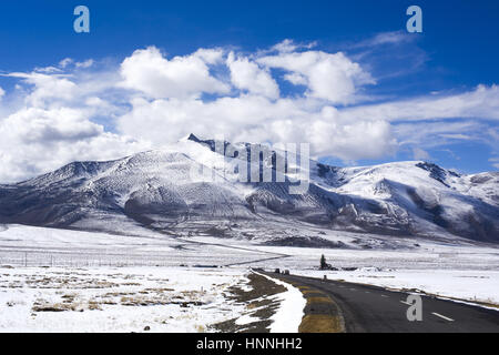 La neige dans les montagnes Tien Shan au Xinjiang Banque D'Images