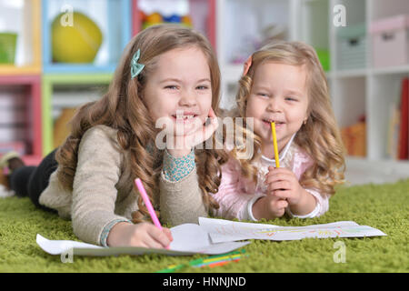 Deux filles mignonnes petites dimensions Banque D'Images