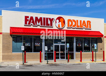 Indianapolis - Circa 2017 Février : Family Dollar Variety Store. Family Dollar est une filiale de Dollar Tree I Banque D'Images