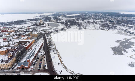 Panorama de la ville de Vyborg en saison d'hiver. Forteresse médiévale est sur l'isthme de Carélie et dans le golfe de Finlande. C'est ville russe dans l'Oblast de Léningrad, Banque D'Images