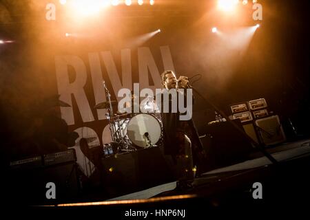 Milan, Italie. 14Th Feb 2017. Le groupe de rock américain rival Sons représentés sur scène comme ils font à Alcatraz Milan Italie. Credit : Roberto Finizio/Pacific Press/Alamy Live News Banque D'Images