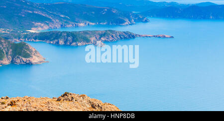 Coasal paysage de l'île Méditerranéenne Française corse. Corse-du-Sud, région de Piana. Mer et Montagne en été Banque D'Images