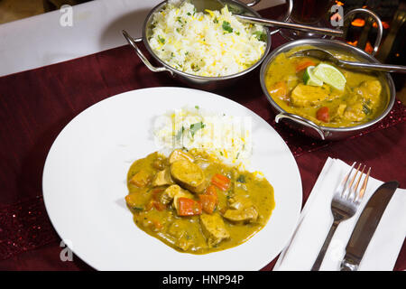 Un plat traditionnel indien de Jaipur le poulet au cari Banque D'Images