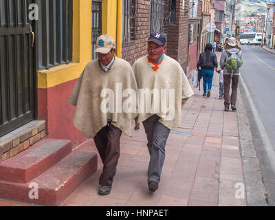 Tunja, Colombie - Mai 02, 2016 : les habitants de la ville et les touristes marchant dans les rues de la ville. Banque D'Images