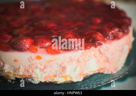 Gâteau au fromage aux fraises dessert sucré fait maison Gros plan alimentaire Banque D'Images