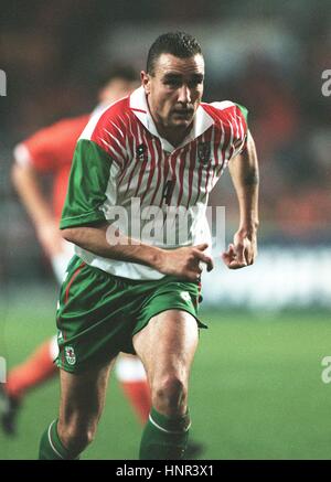 VINNIE JONES WALES & Wimbledon FC 18 Novembre 1996 Banque D'Images