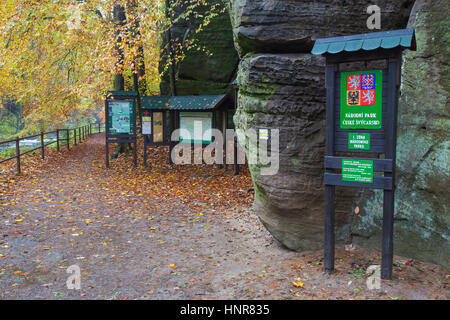 Signe de la gorge Kamnitz / Soutěsky Kamenice dans le Parc National de la Suisse tchèque, Ústí nad Labem / Ústecký Région, République Tchèque Banque D'Images