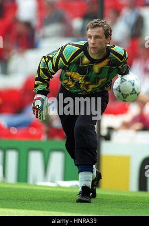 La RUSSIE DMITRI KHARINE & Chelsea FC 19 Juin 1996 Banque D'Images