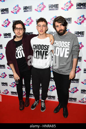 (De gauche à droite) Emre turkmène, Olly Alexander et Mikey Goldsworthy de Ans et ans arrivant pour le VO5 NME Awards 2017 qui a eu lieu à l'O2 Brixton Academy, à Londres. ASSOCIATION DE PRESSE Photo. Photo date : mercredi 15 février, 2017. Voir PA Story SHOWBIZ NME. Crédit photo doit se lire : Matt Crossick/PA Wire Banque D'Images