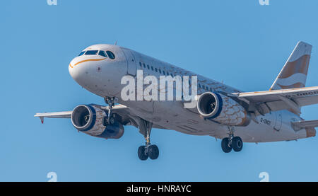 Avion ou avion de British Airways Airbus A319-100 l'aviation est une industrie concernant le transport de passagers par jour sur les avions de ligne. Banque D'Images