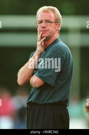 TOMMY BURNS Glasgow Celtic FC MANAGER 01 Août 1996 Banque D'Images