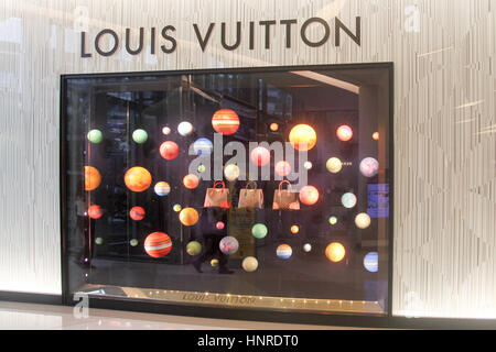 Louis Vuitton store fenêtre dans Mall à Bangkok, Thaïlande Banque D'Images