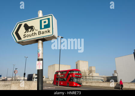 Royal Festival of Britain South Bank Directional Signage, Waterloo, Londres, SE1, Angleterre, ROYAUME-UNI. Banque D'Images