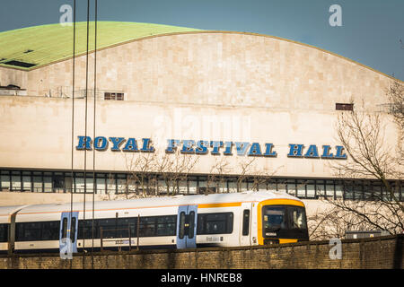 Royal Festival Hall concert hall sur la rive sud de Londres Banque D'Images