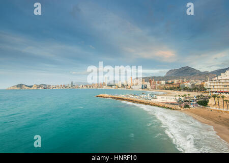 Vue panoramique sur la ville de Benidorm à Alicante (Espagne). Benidorm est le principal recours pour les touriste britannique. Banque D'Images