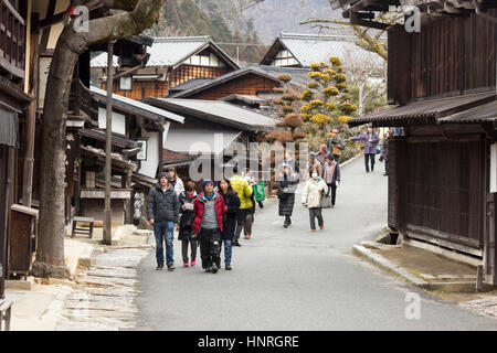 Le Japon . Tsumago-juku Tsumago ( ) . Scène de rue à la ville préservée montrant les bâtiments traditionnels japonais Banque D'Images