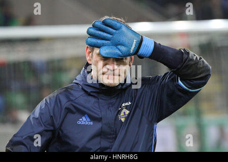 Belfast, Irlande du Nord. 15 novembre 2016. Le Football International Friendly - Irlande du Nord 0 Croatie 3. L'Irlande du gardien Roy Carroll avant-match à la réchauffer. Banque D'Images