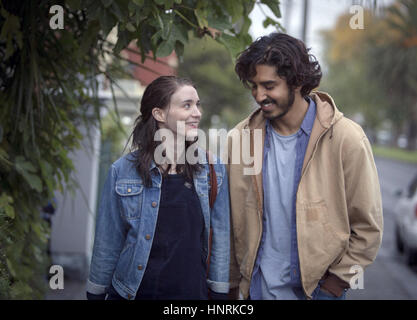 Lion, initialement intitulé UN Long Way Home, est un film américain réalisé par Garth Davis et écrit par Luke Davies, basé sur l'ouvrage Un Long Way Home par Saroo Brierley. Cette photo est pour un usage éditorial uniquement et est l'auteur de la société film et/ou le photographe attribué par le film ou la société de production et ne peut être reproduite que par des publications dans le cadre de la promotion du film ci-dessus. Un crédit obligatoire pour l'entreprise de film est nécessaire. Le photographe devrait également être portés lorsqu'il est connu. Banque D'Images