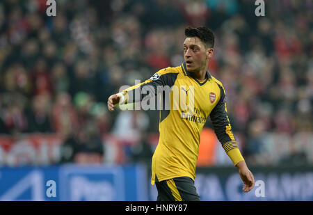 Munich, Allemagne. Feb 15, 2017. Mesut Ozil d'Arsenal en action au cours de la première étape de la Ligue des Champions tour de 16 voix entre le Bayern Munich et Arsenal FC dans l'Allianz Arena de Munich, Allemagne, 15 février 2017. Photo : Sven Hoppe/dpa/Alamy Live News Banque D'Images