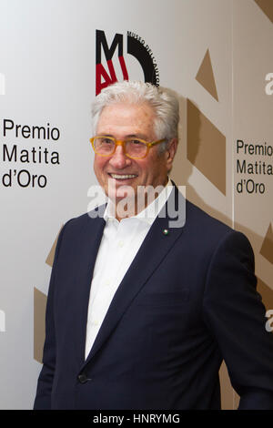 Turin, Italie, 15 février 2017. Designer automobile italien Giorgetto Giugiaro reçoit des bourses de carrière au Musée de l'Automobile de Turin Crédit : Marco Destefanis/Alamy Live News Banque D'Images