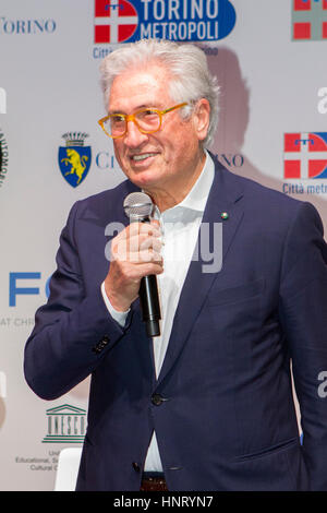 Turin, Italie, 15 février 2017. Designer automobile italien Giorgetto Giugiaro reçoit des bourses de carrière au Musée de l'Automobile de Turin Crédit : Marco Destefanis/Alamy Live News Banque D'Images